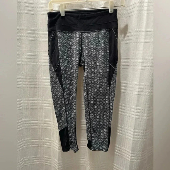 Athleta Capri leggings - Picture 1 of 9